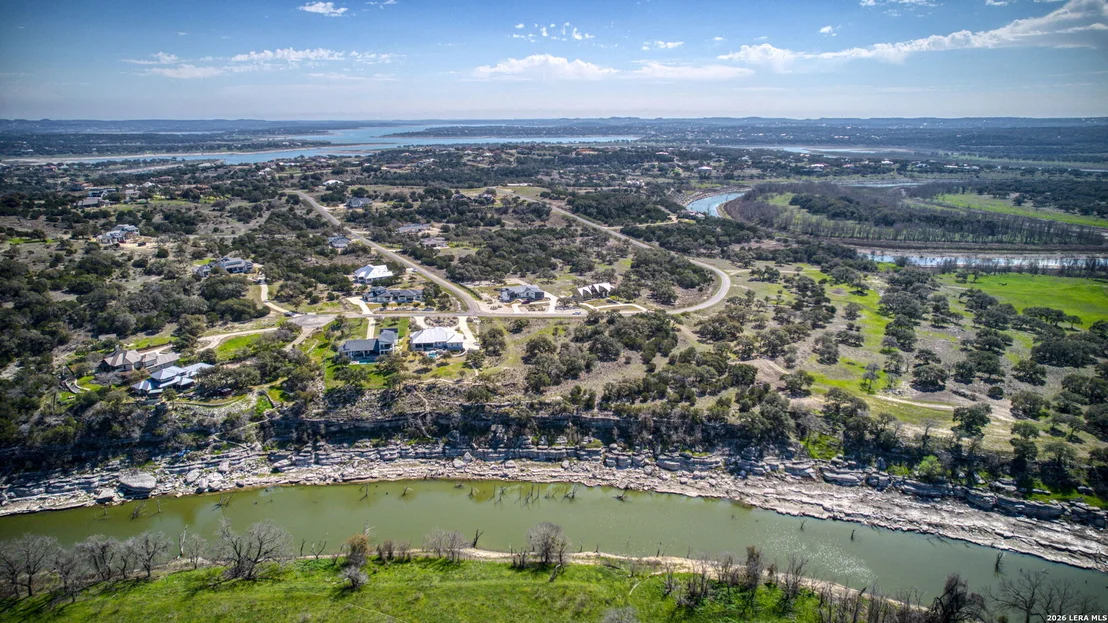 Photo of 365 RIVER CLIFF PL