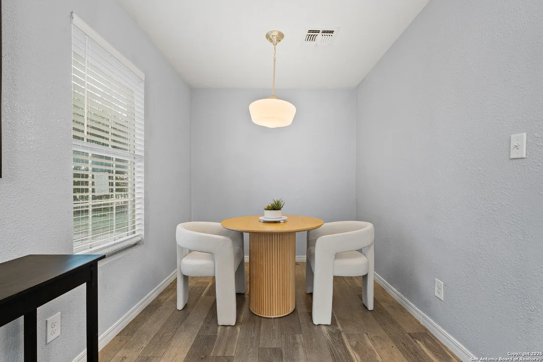 Photo of 835 Deely
