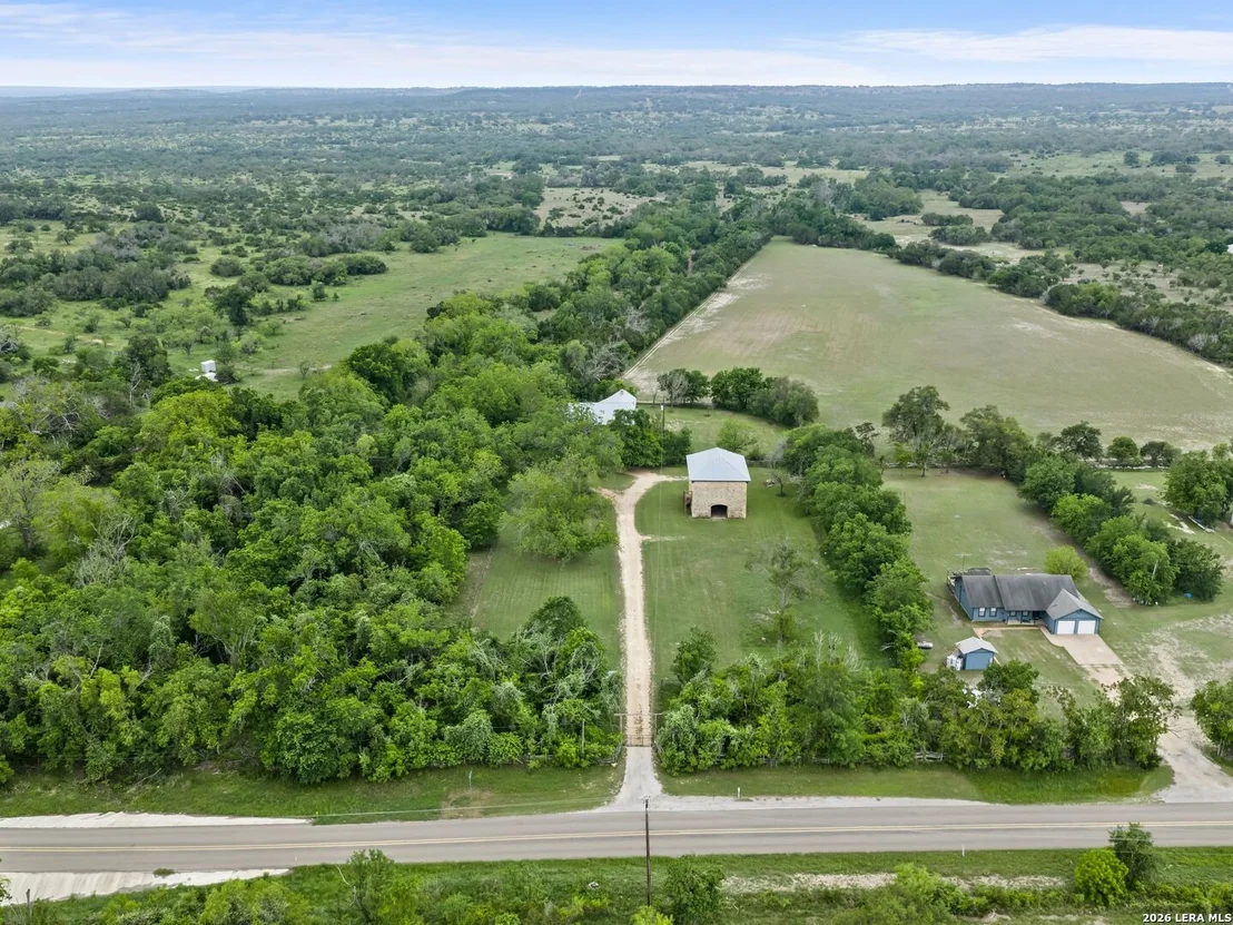 Photo of 426 RANCH ROAD 962 E