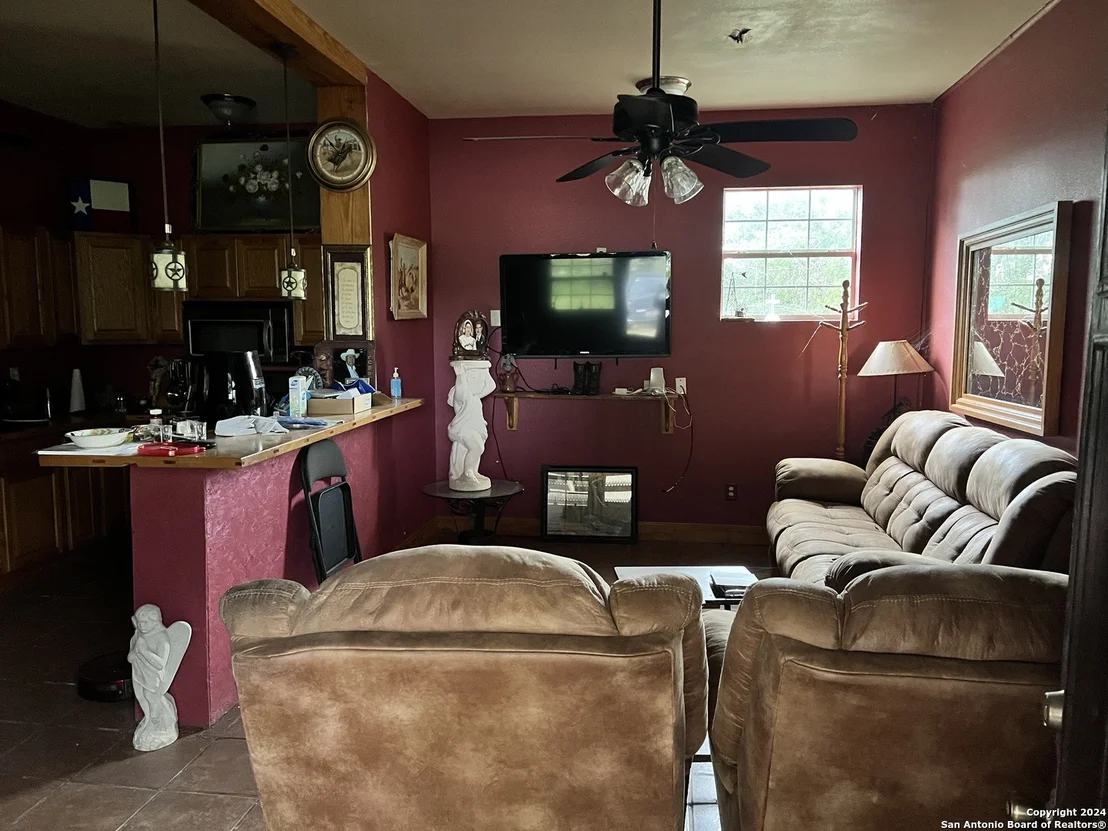 Photo of 290 River Oaks