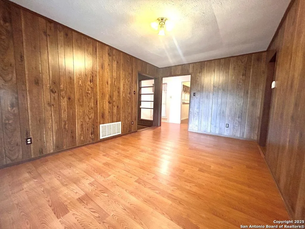 Photo of 1412 Oriole Lane