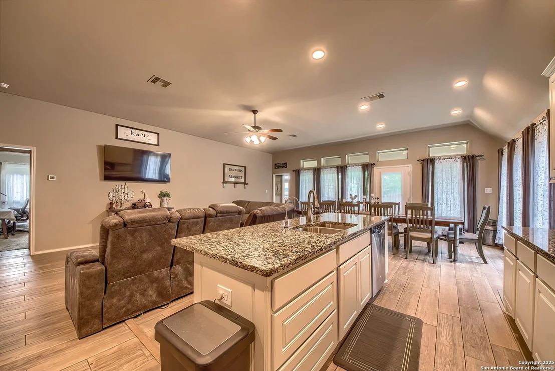 Photo of 2097 Range Rd