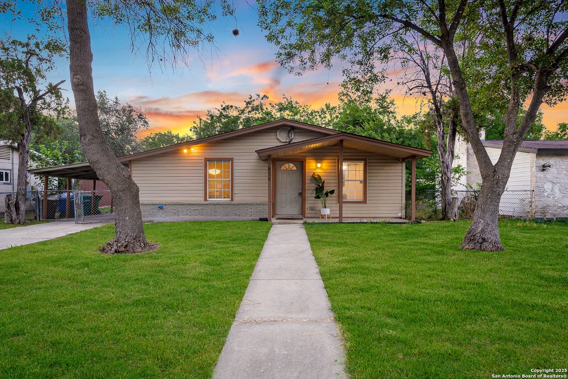 Photo of 835 Deely