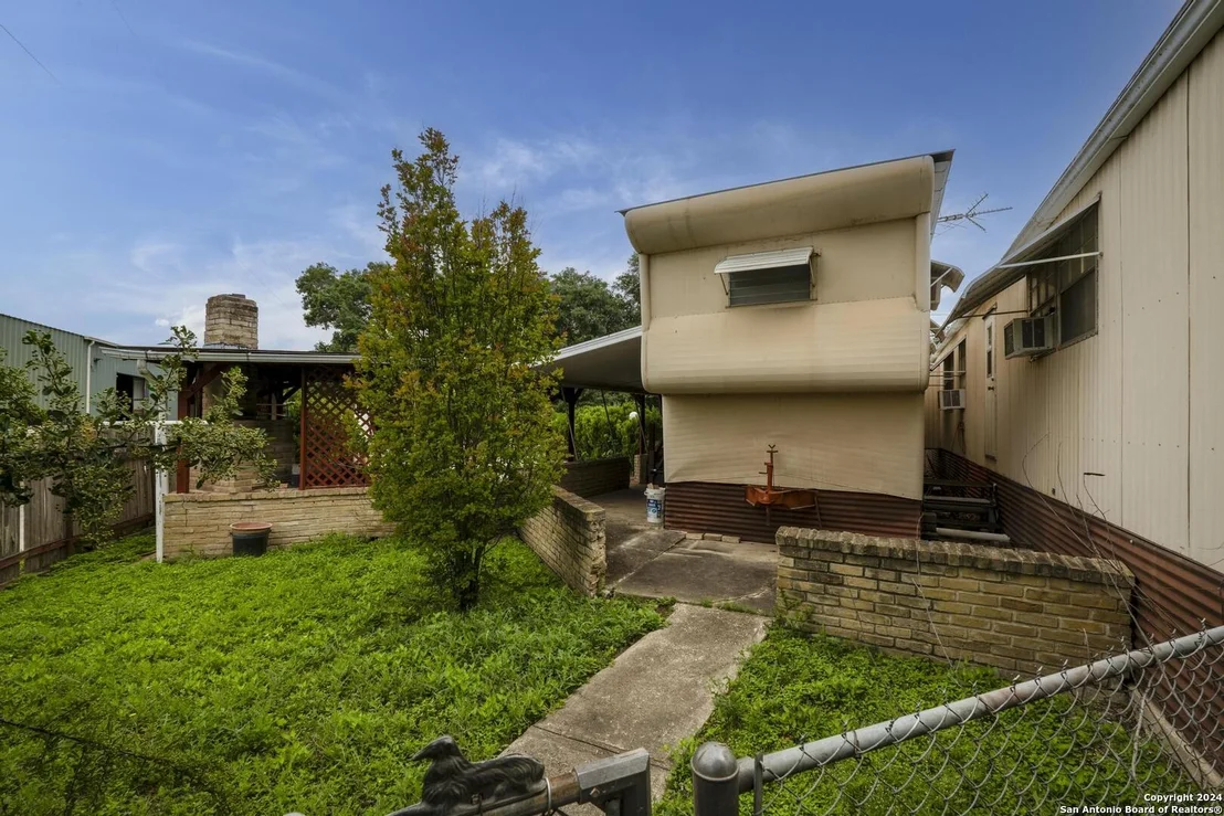 Photo of 5835 Randolph Blvd
