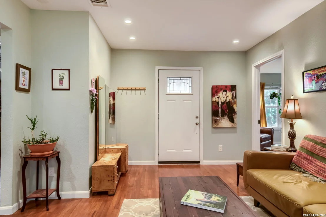 Photo of 527 Eleanor Ave