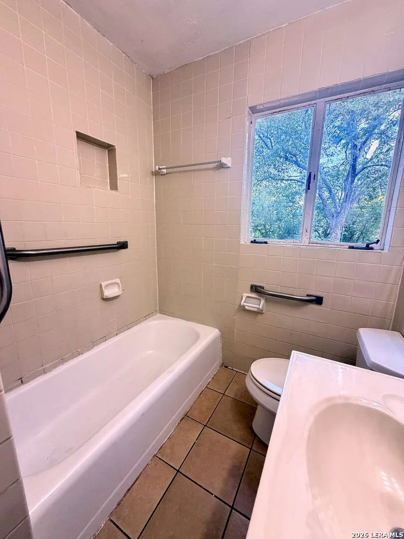 Photo of 127 CYRIL DR