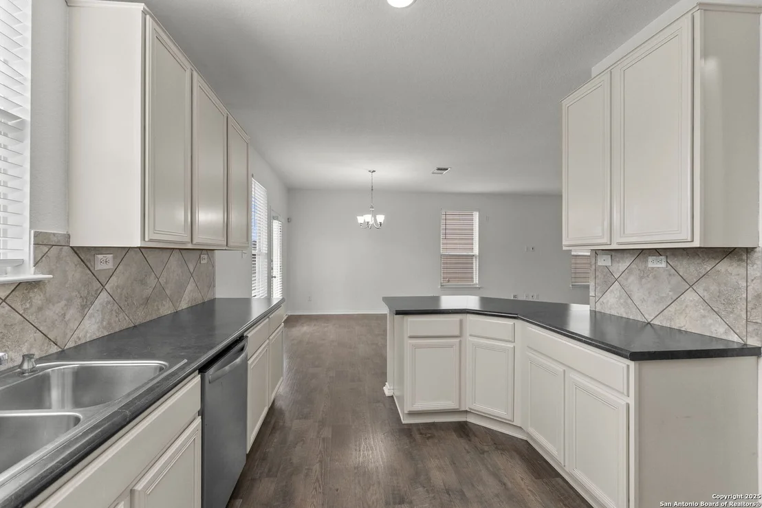 Photo of 3917 Legend Pond