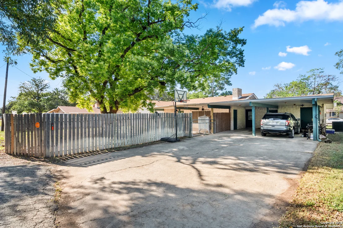 Photo of 5 DONNA DR