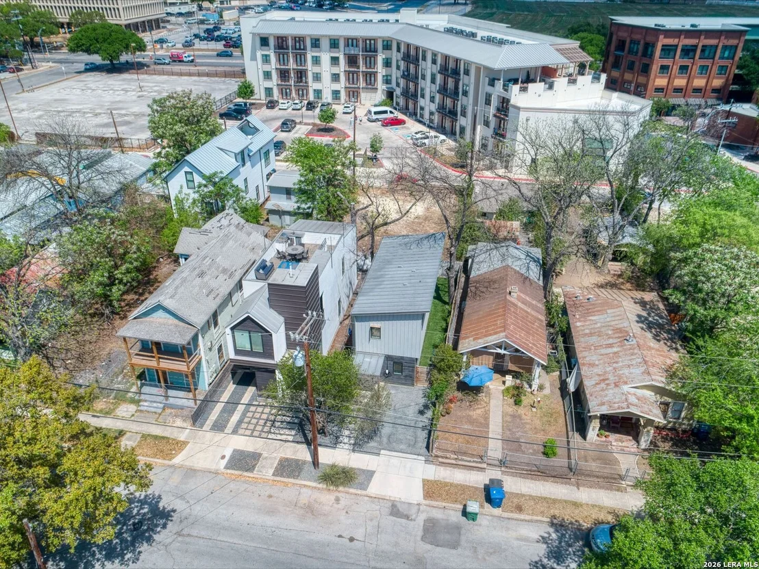 Photo of 325 LAVACA ST
