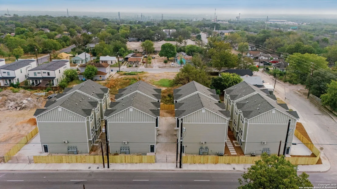 Photo of 1502 S Walters