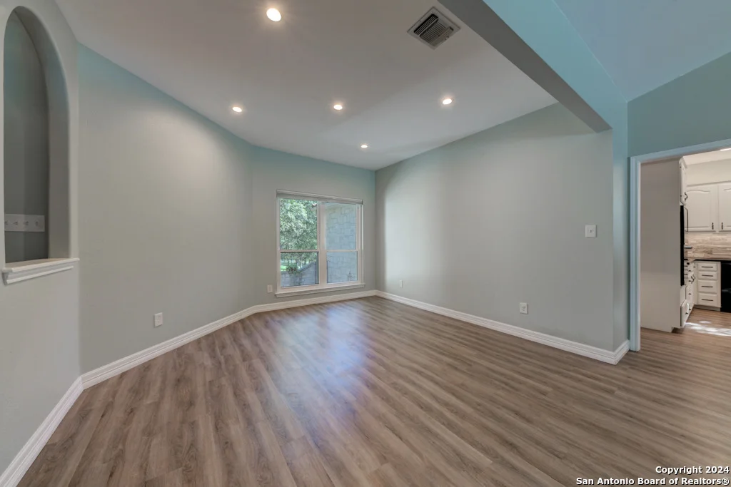 Photo of 172 LAKE FRONT DR