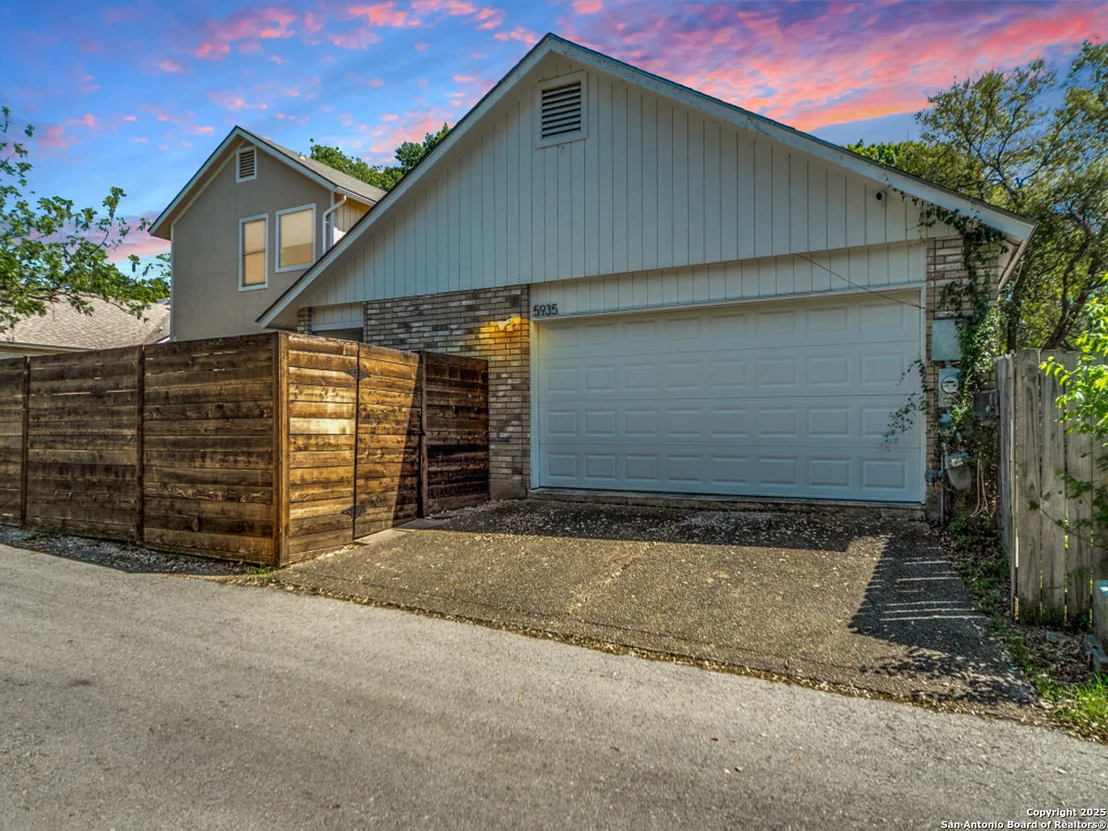 Photo of 5935 Heather View
