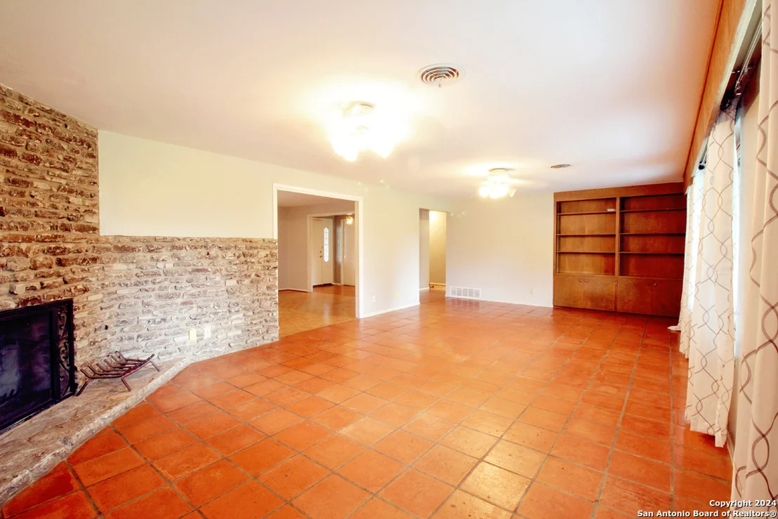 Photo of 718 WINDROCK DR