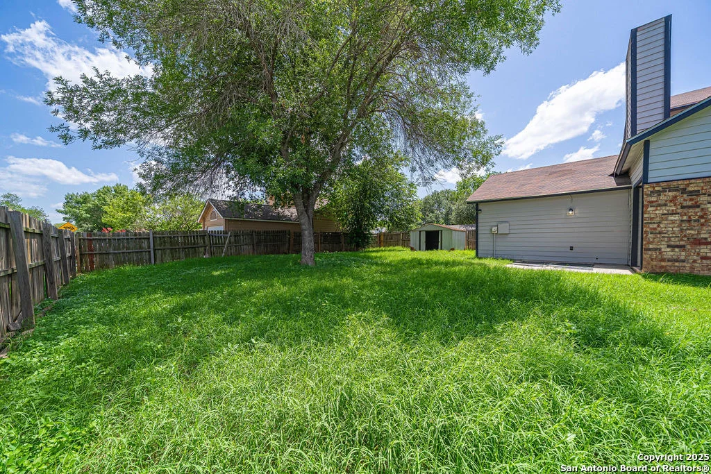 Photo of 9302 Valley Hedge