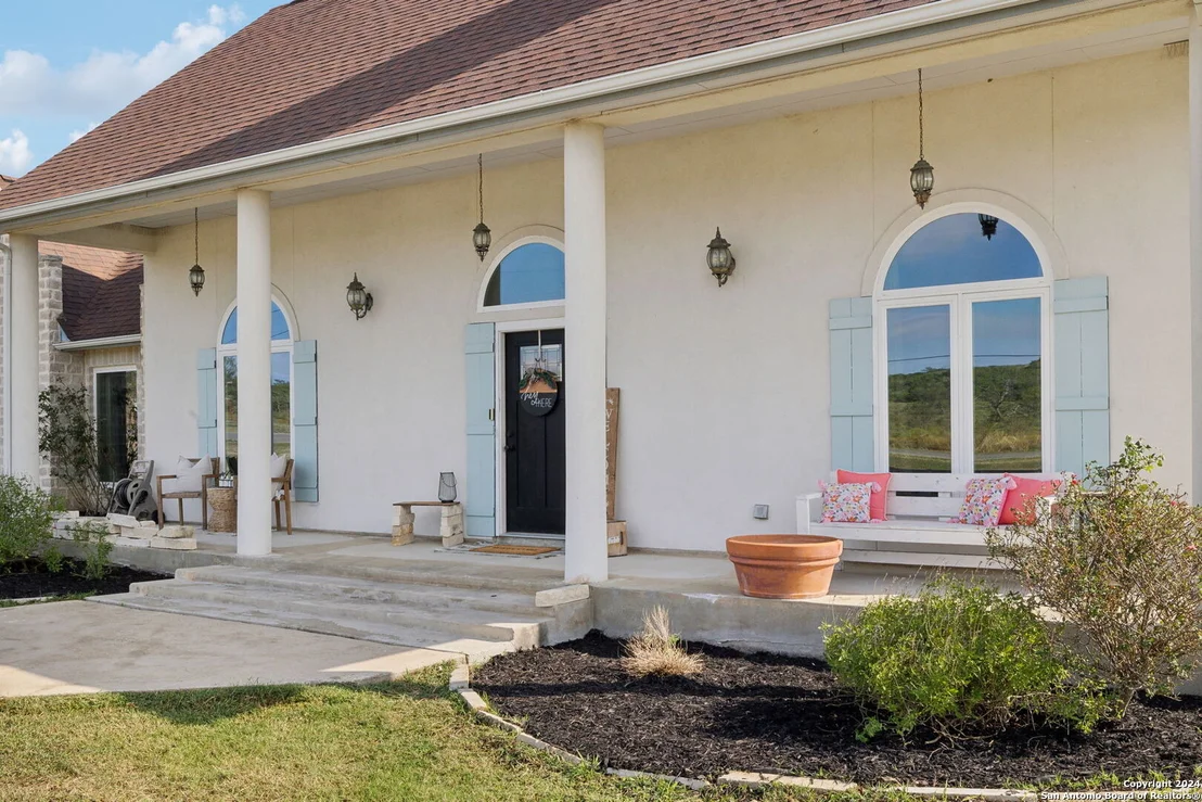 Photo of 856 COUNTY ROAD 367