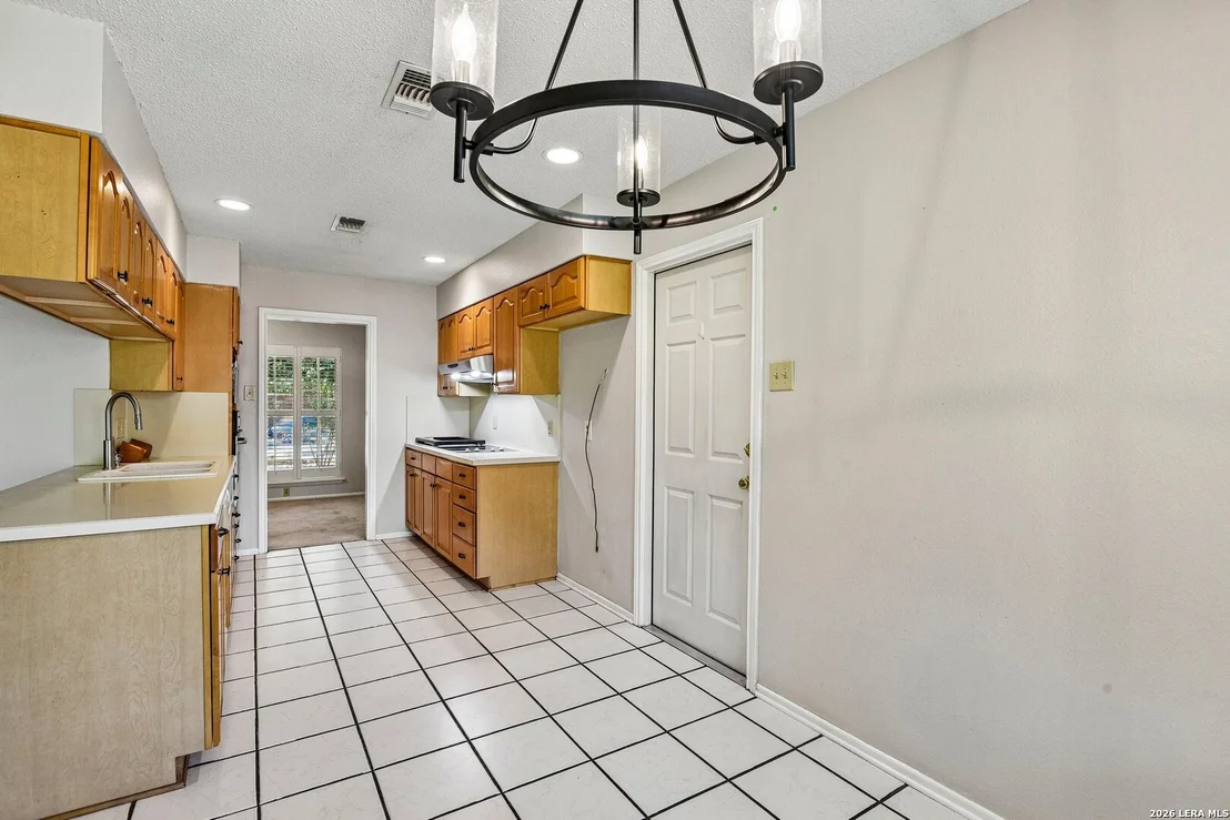 Photo of 8714 MIDCROWN DR