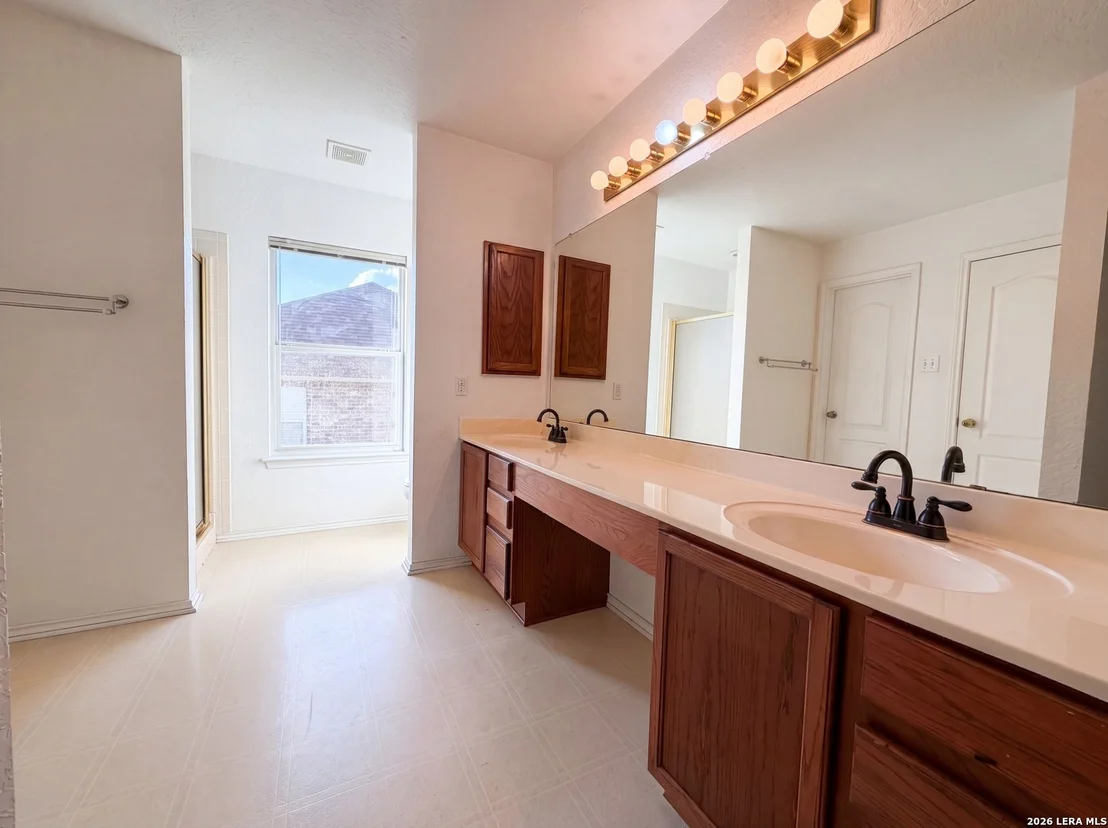 Photo of 121 SPRINGTREE FLD