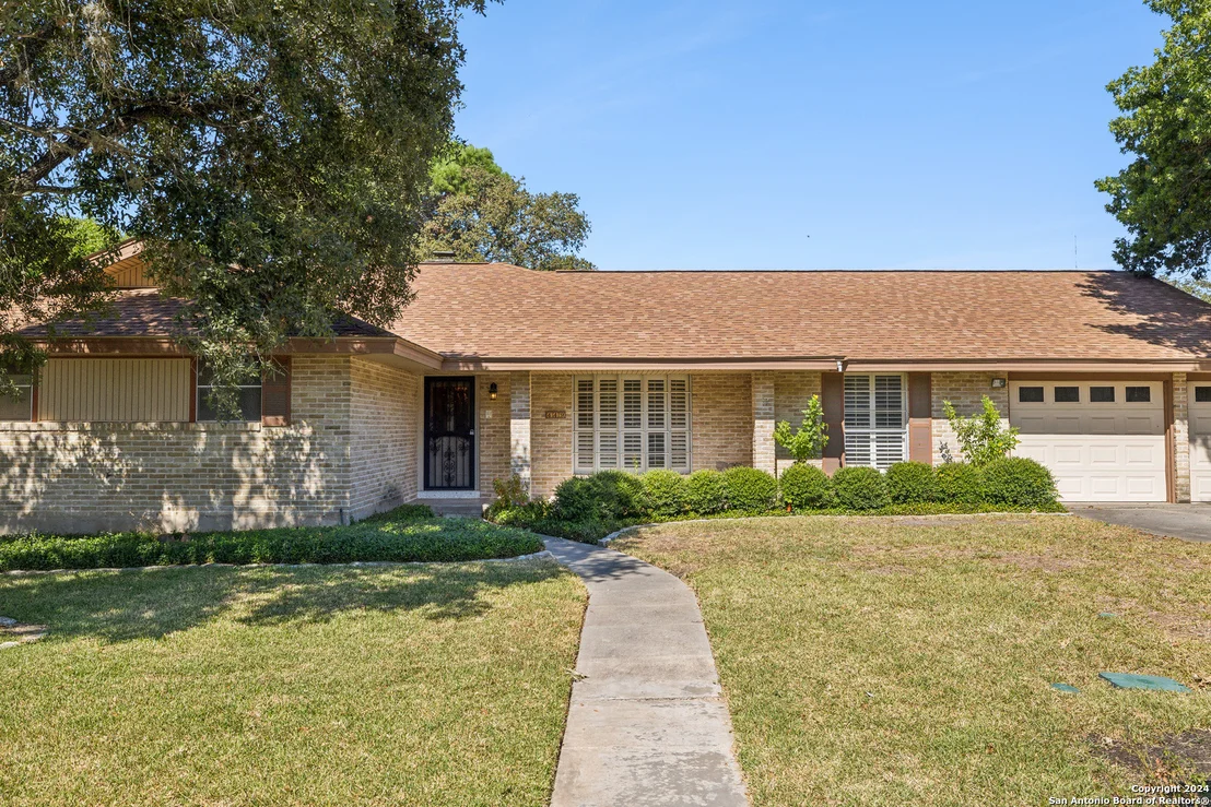 Photo of 449 GOLFCREST