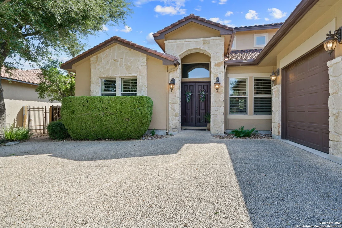 Photo of 24910 ESTANCIA CIR