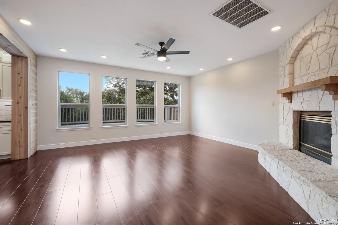 Photo of 726 Mello Oak