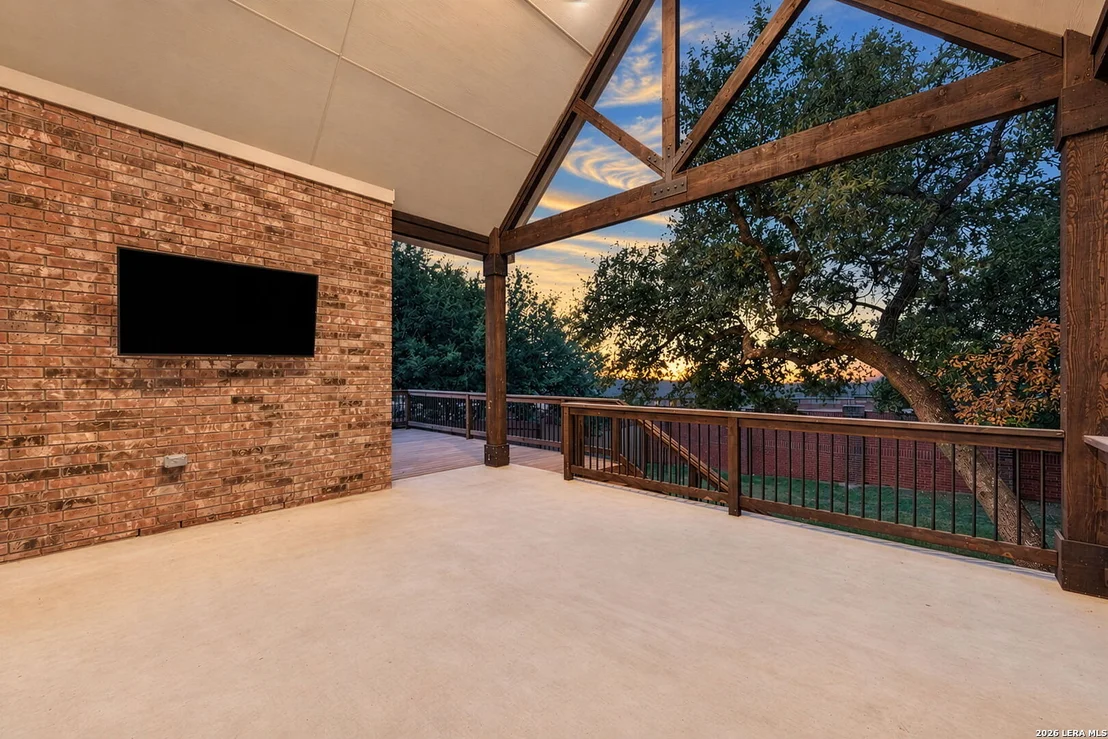 Photo of 122 HUNTWICK DR