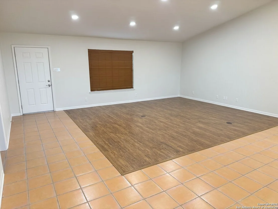 Photo of 136 Lakeview Trace