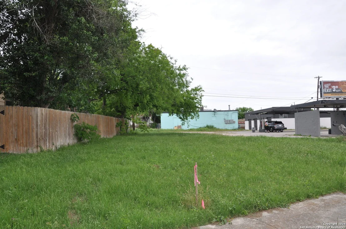 Photo of 411 ADRIAN DR