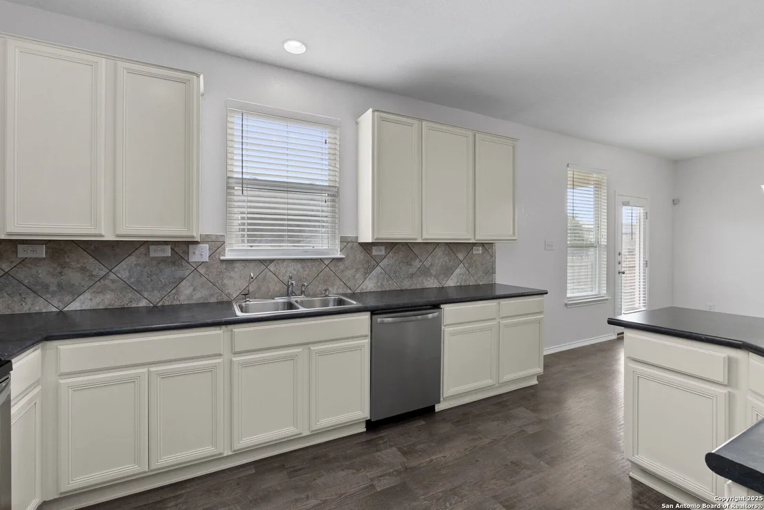 Photo of 3917 Legend Pond