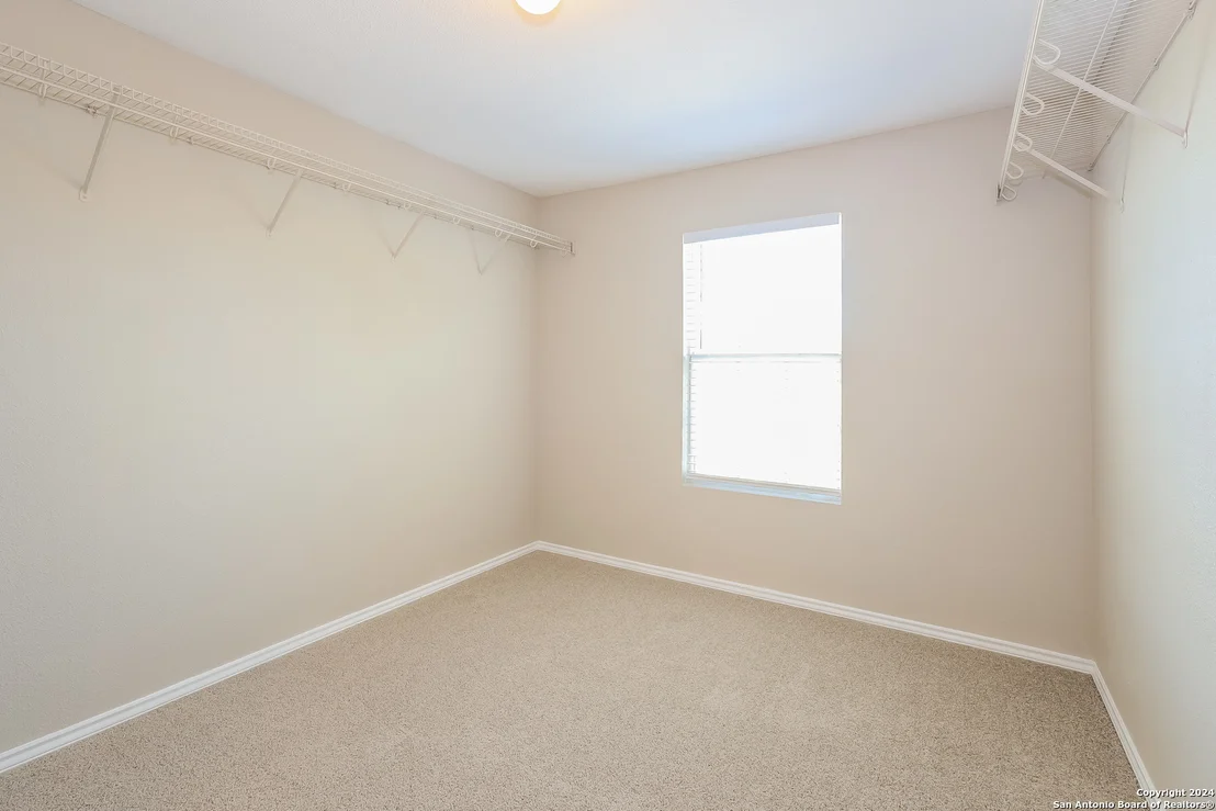 Photo of 10906 HILLSDALE LOOP