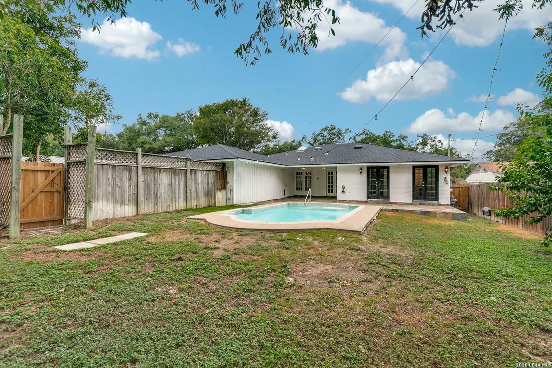 Photo of 538 OAKLEAF DR
