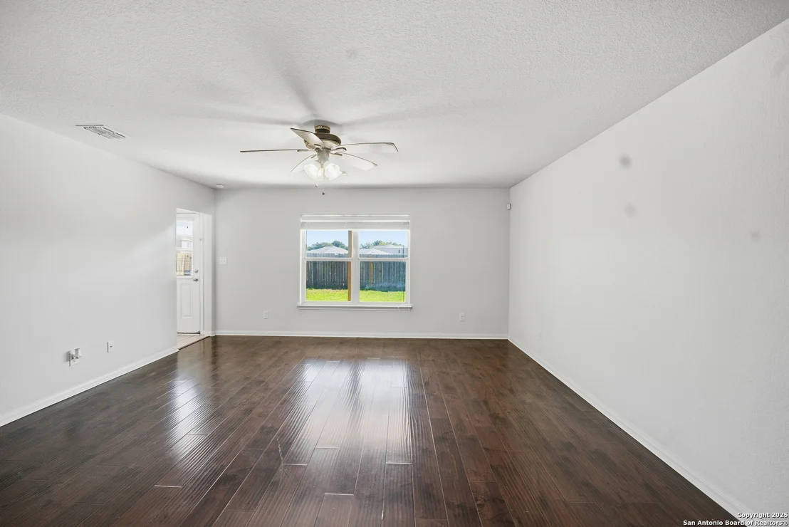 Photo of 6810 Luckey