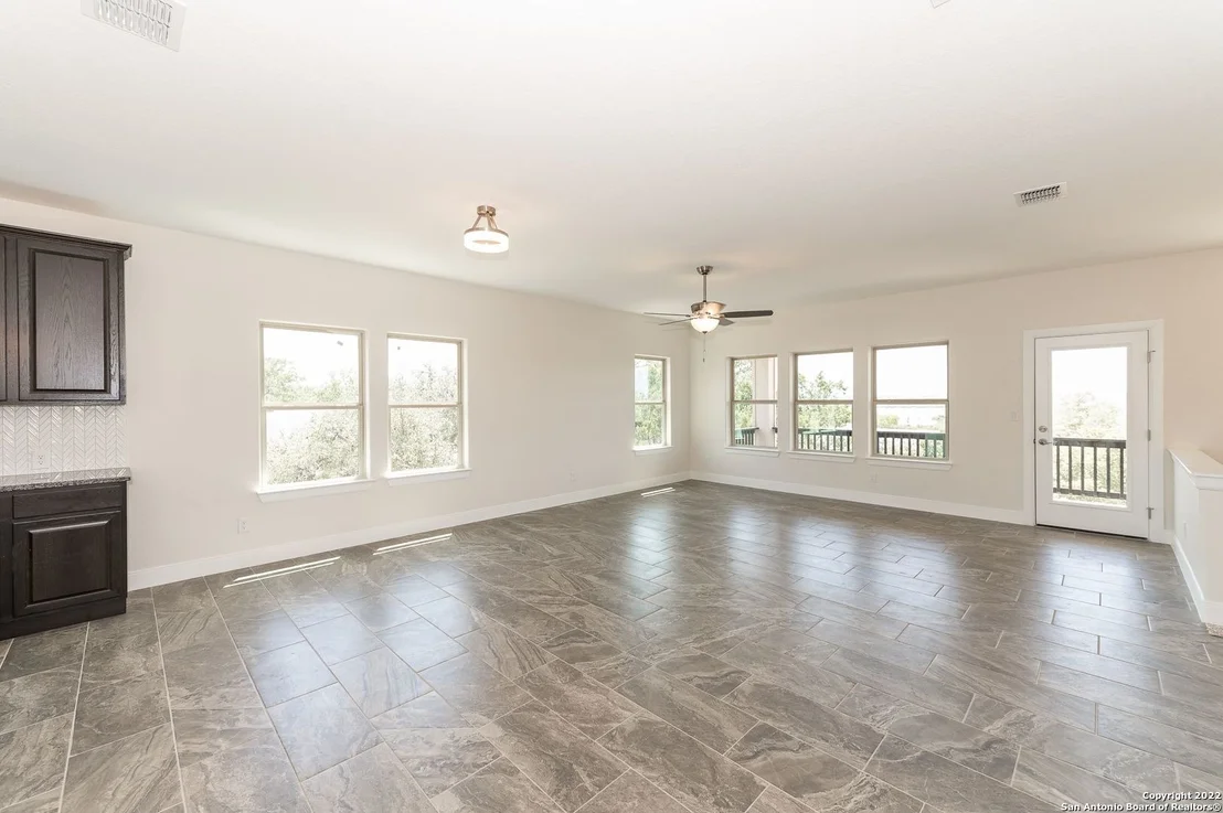 Photo of 677 CIRCLEVIEW DR