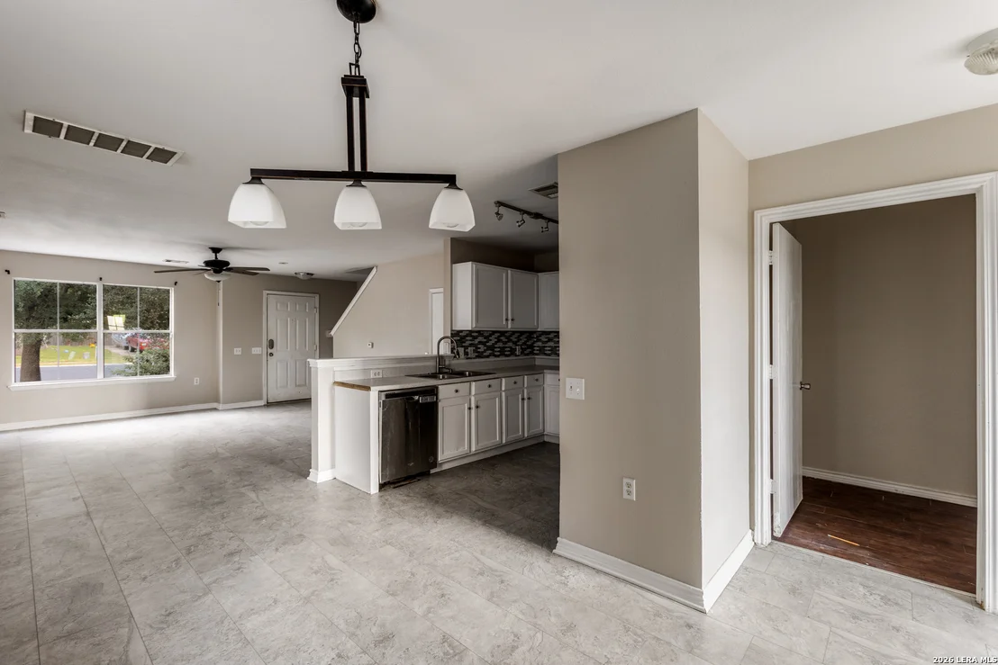 Photo of 11812 Lima