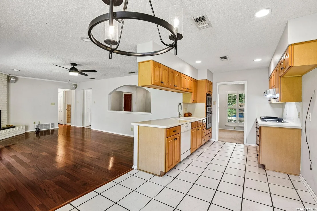 Photo of 8714 MIDCROWN DR