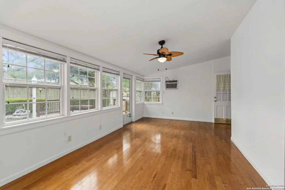 Photo of 5922 Windhaven
