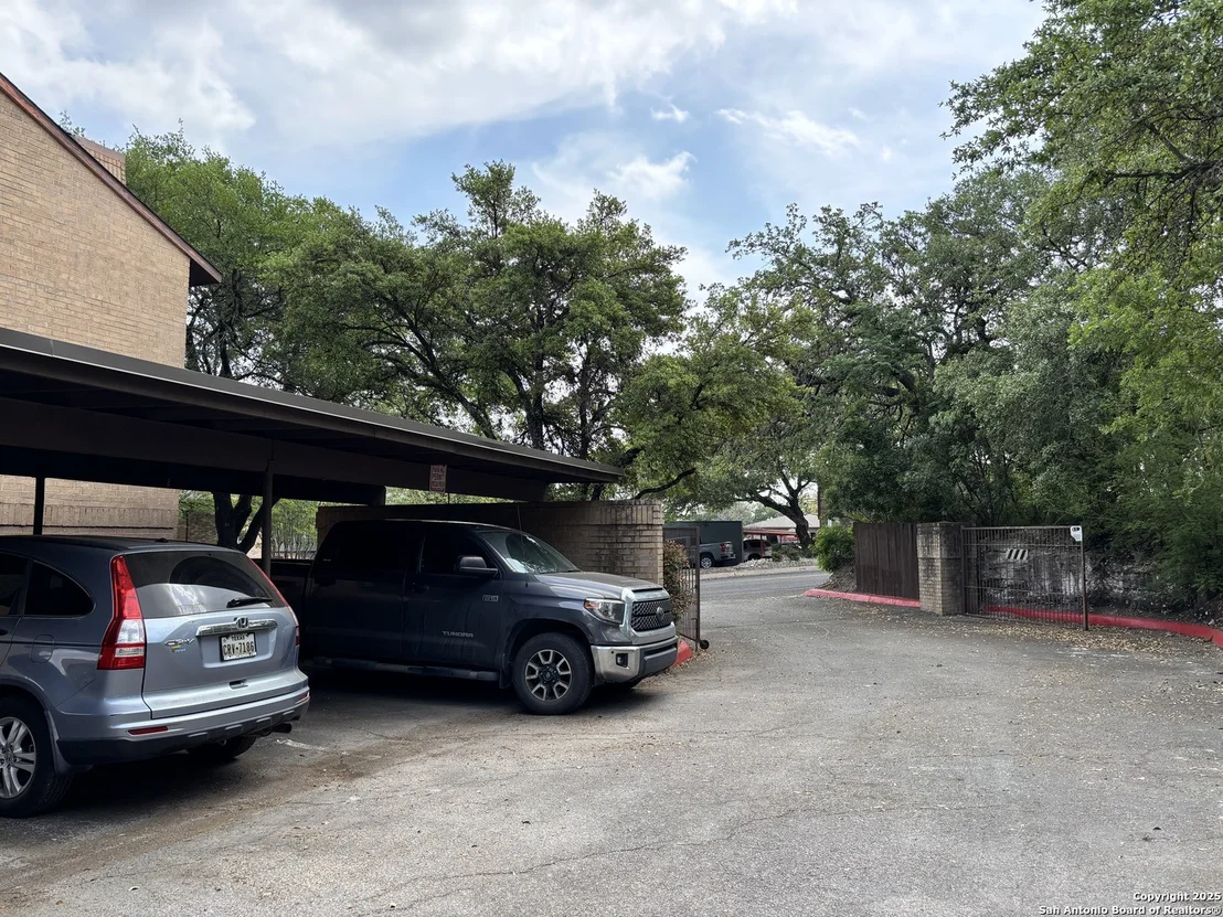 Photo of Unit 4 at 8611 Datapoint