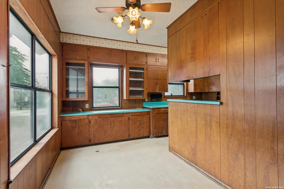 Photo of 12703 MIDDLE LN