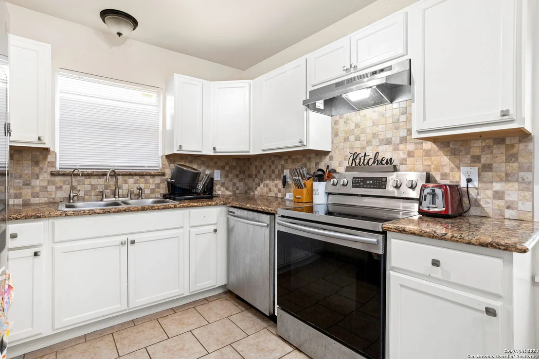Photo of 425 W WRIGHT BLVD