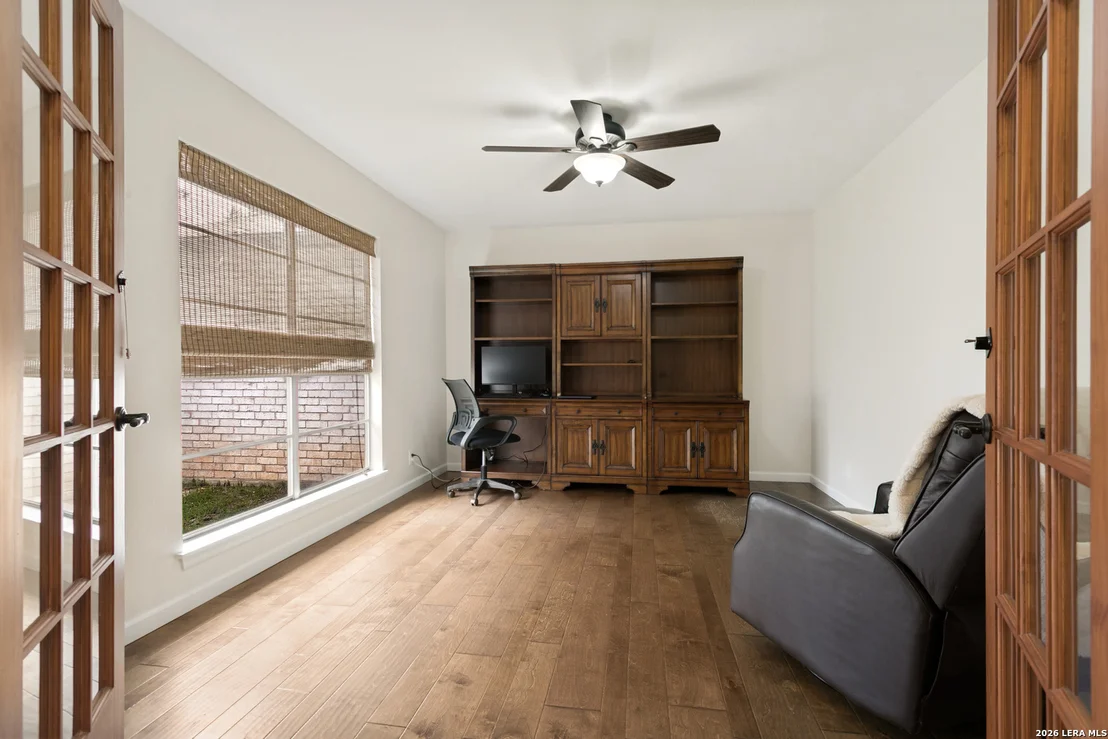 Photo of 3881 MENGER DR
