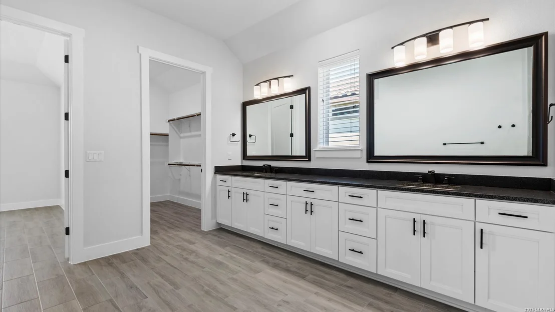 Photo of 1355 Dancing Oak