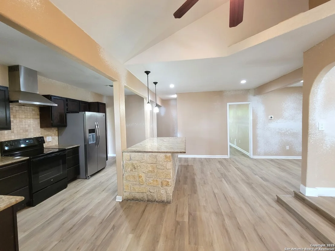 Photo of 9235 Lasswell