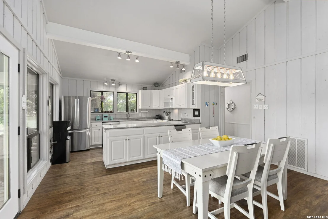 Photo of 669 Mary Blvd