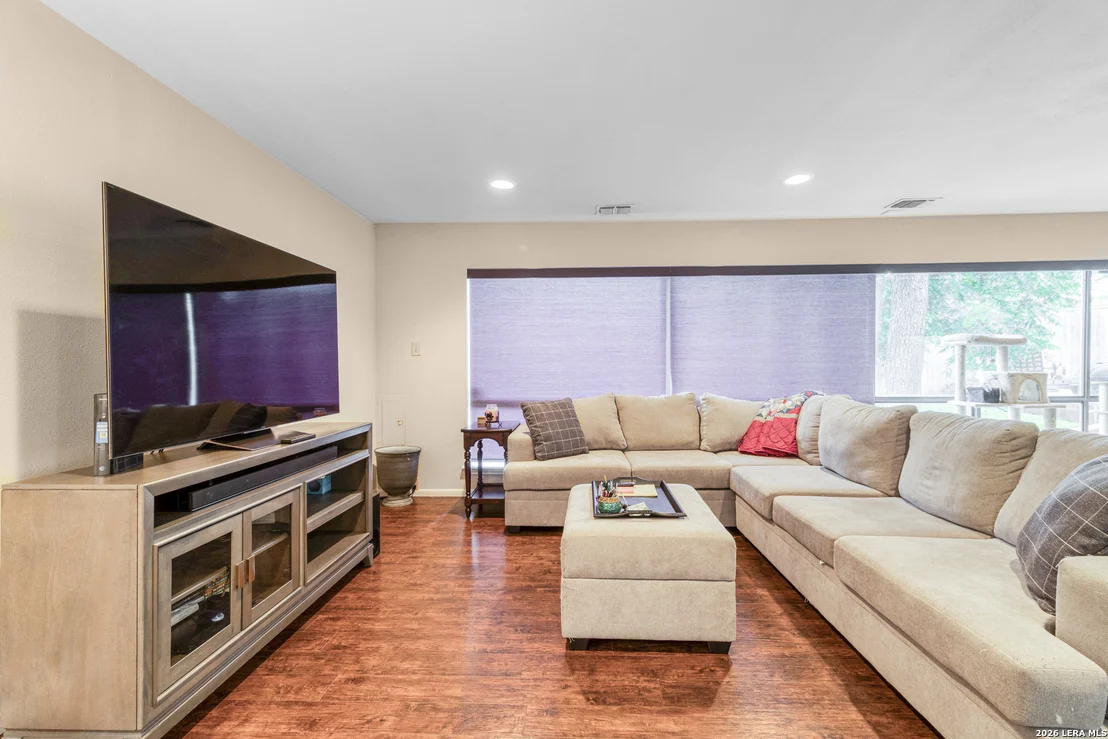 Photo of 1406 BUTTON LN