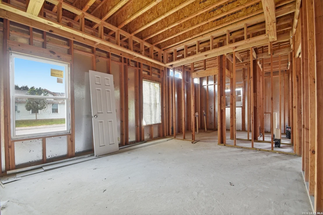 Photo of 939 W Harding Blvd