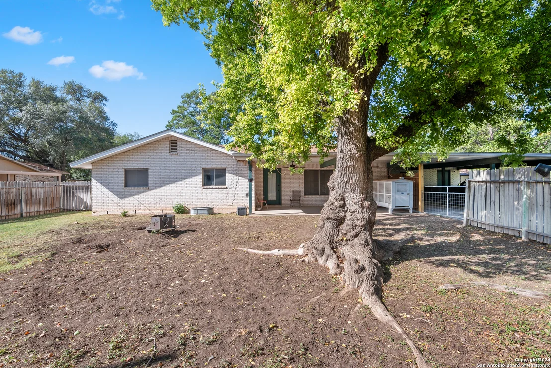 Photo of 5 DONNA DR