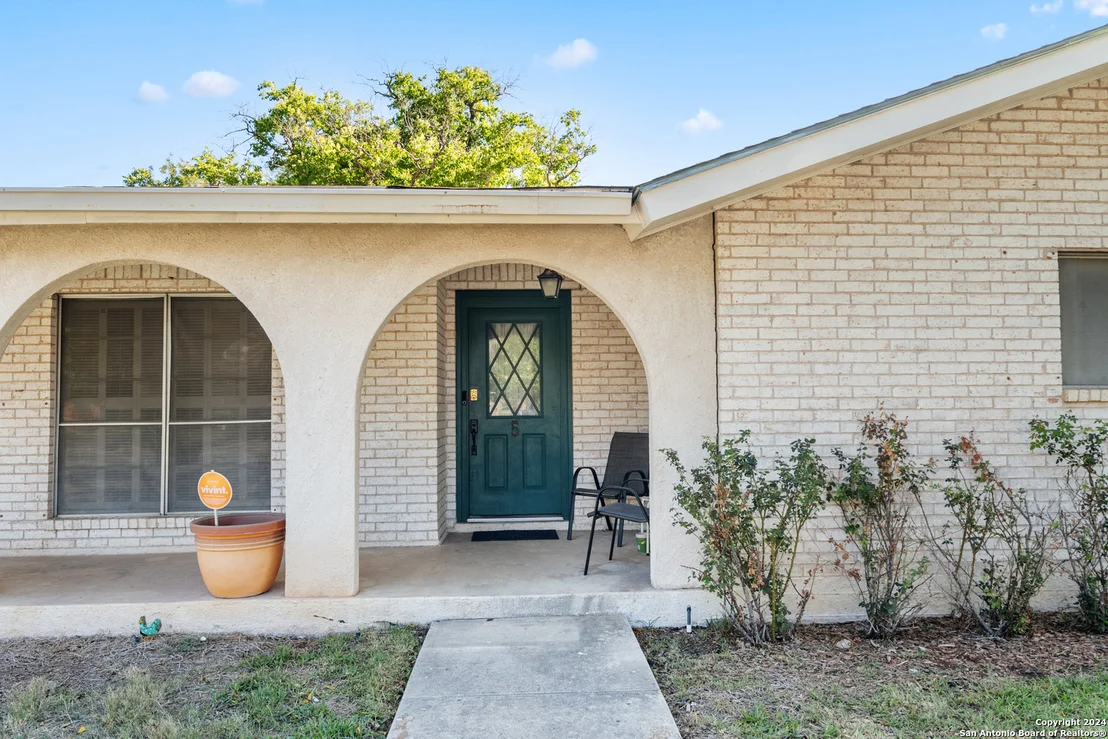 Photo of 5 DONNA DR