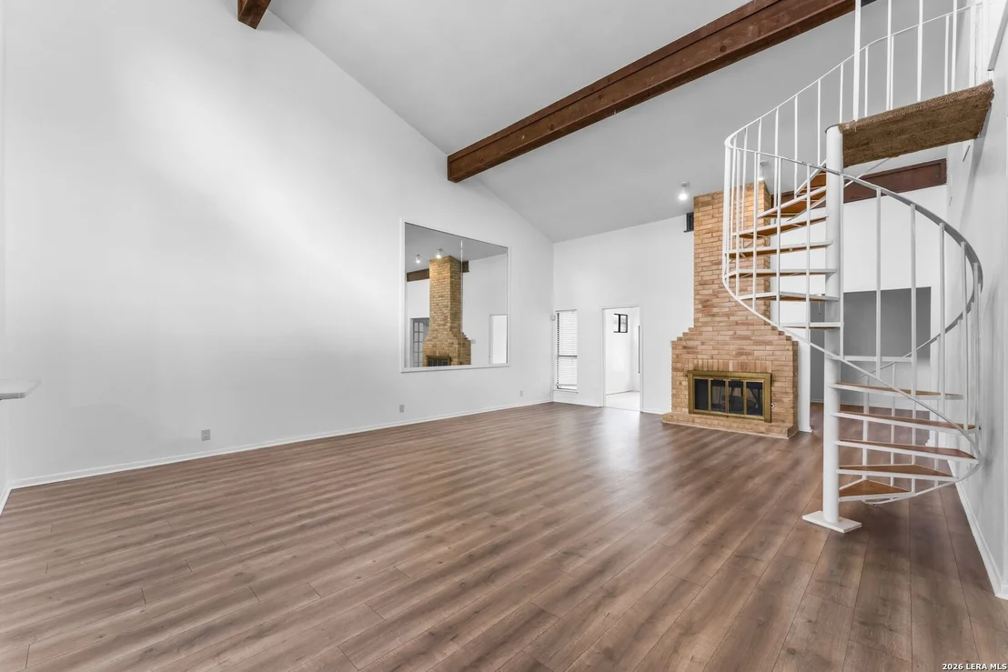 Photo of 11862 Gallery View