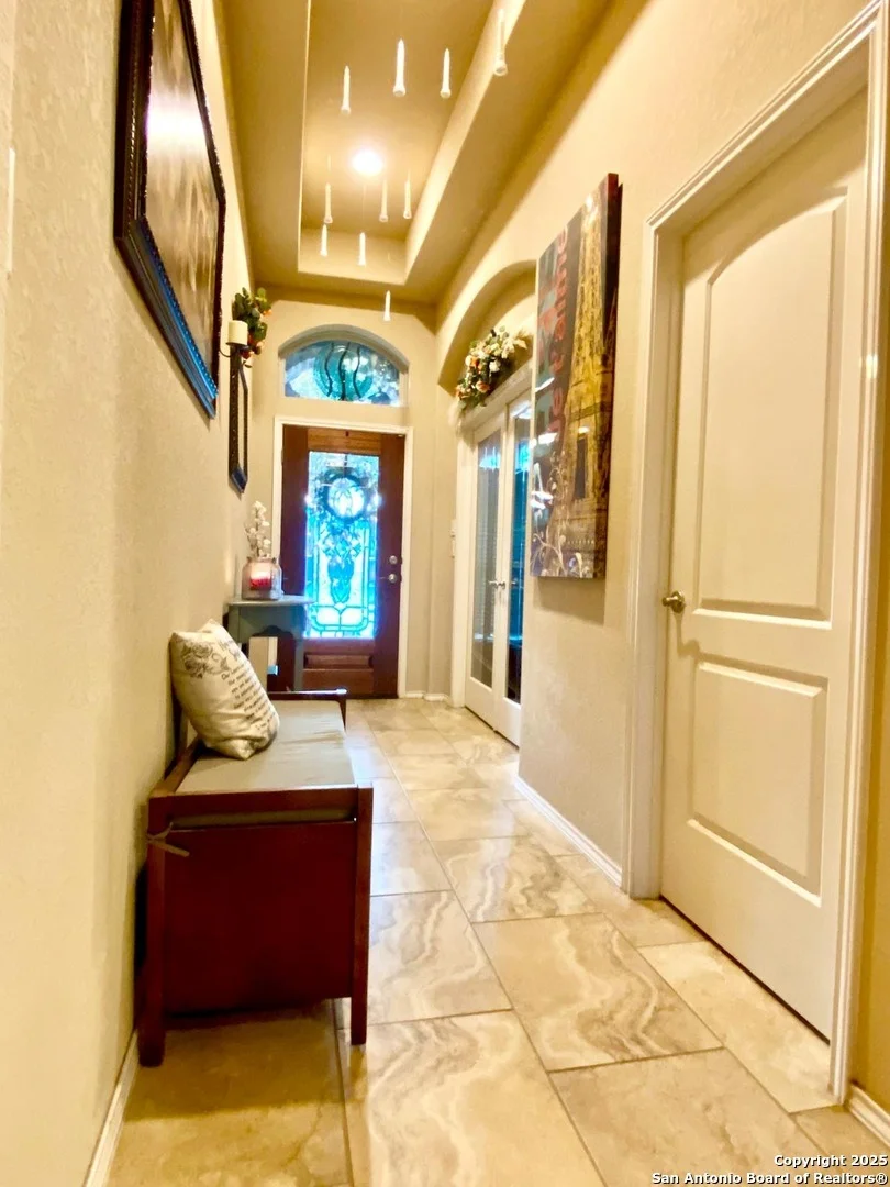 Photo of 8714 White Crown