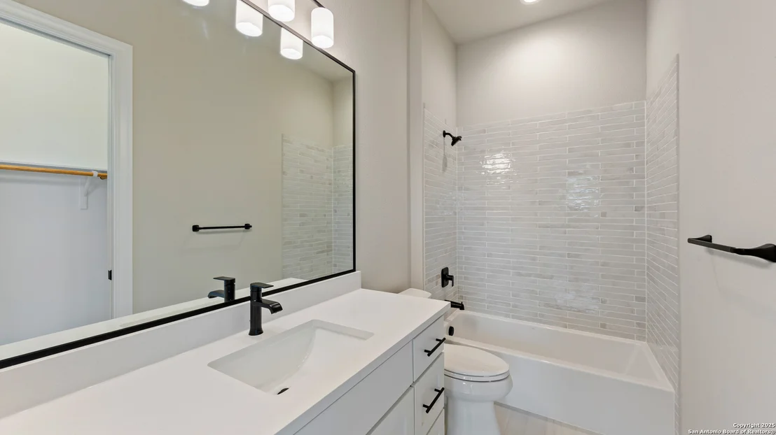 Photo of 109 Lazy Oak Pl
