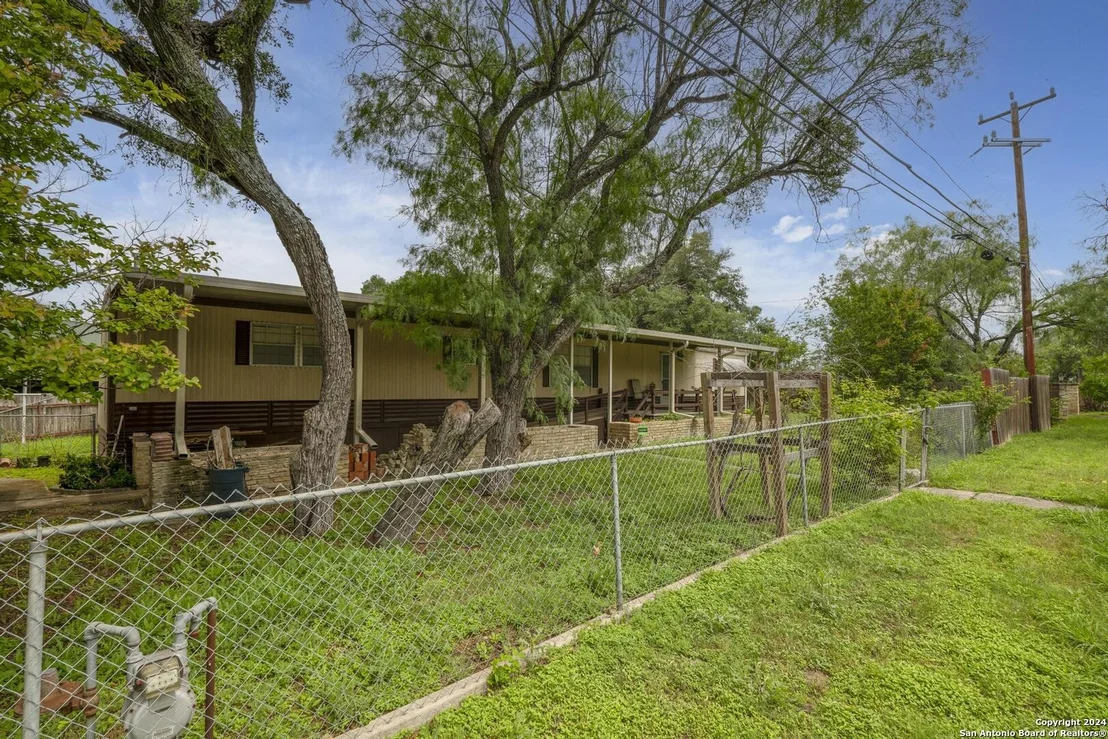 Photo of 5835 Randolph Blvd